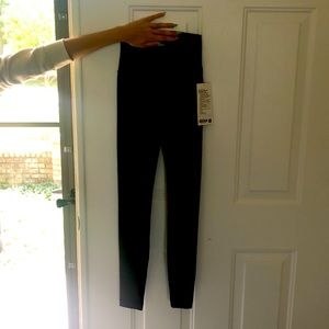 NWT Lululemon Wunder Under HR Tight 28” FLuo, Size 2. Never worn!